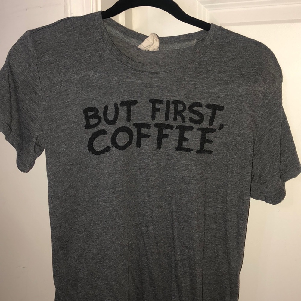 grey short sleeve graphic tee